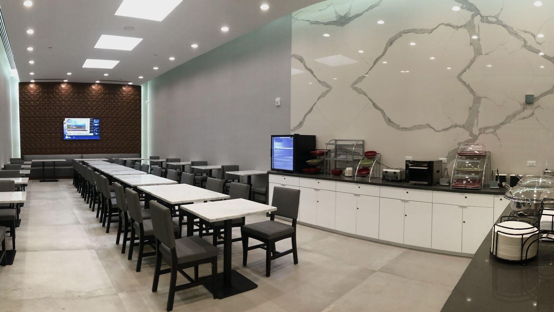Wingate By Wyndham Long Island Hotel 3*