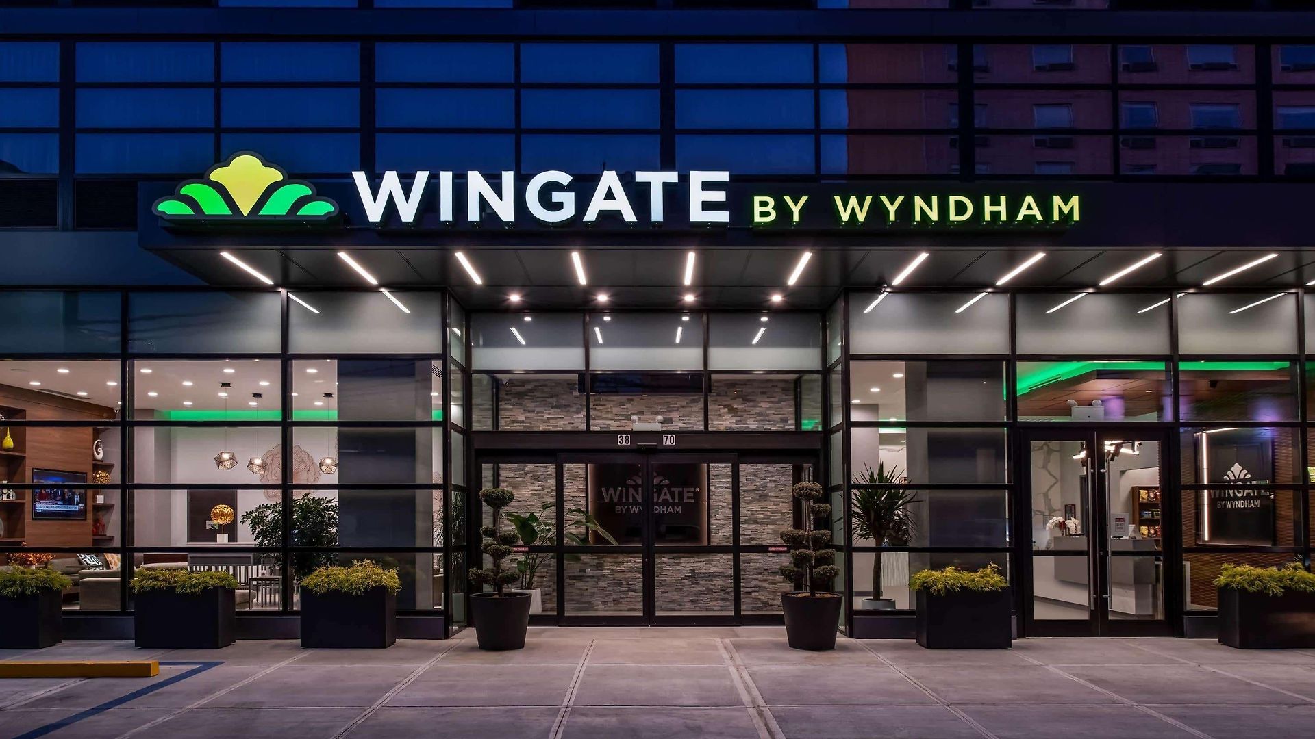 Wingate By Wyndham Long Island Hotel