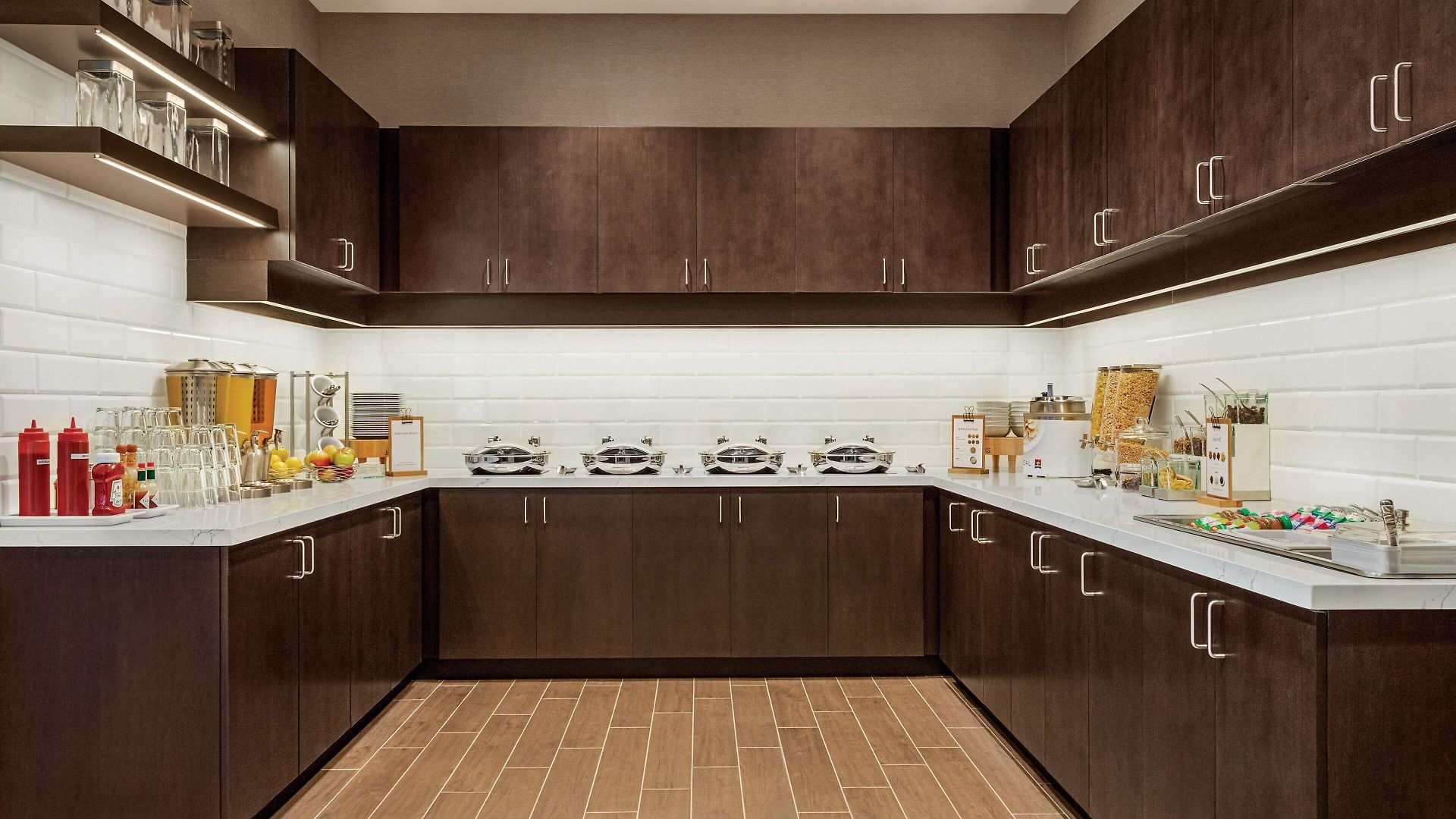 Hotel By Marriott Jfk Airport 3*