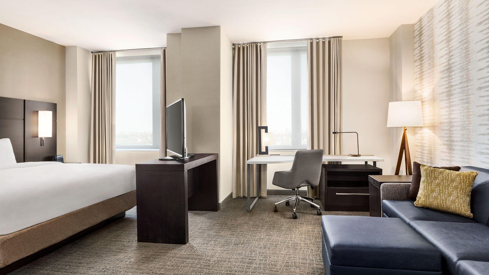 Hotel By Marriott Jfk Airport 3*