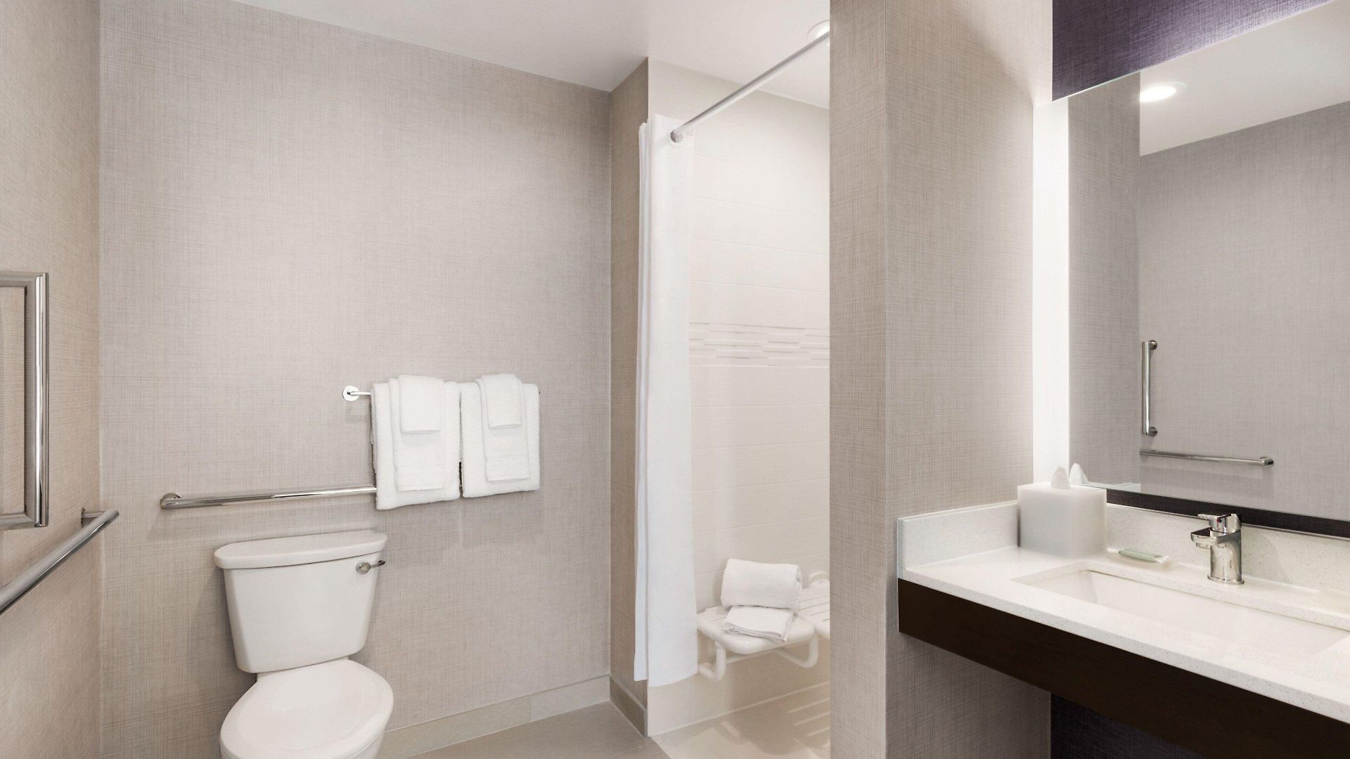 Hotel By Marriott Jfk Airport 3*