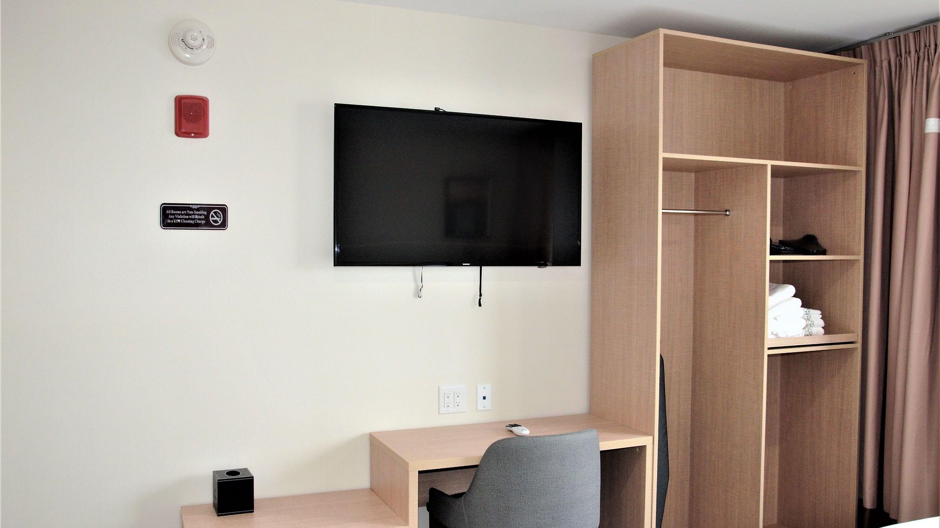 Lic Plaza Hotel 3*