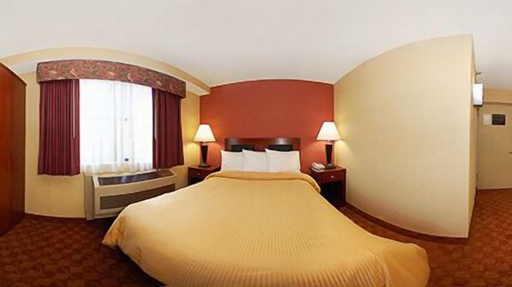 The Landing At Laguardia Hotel 3*
