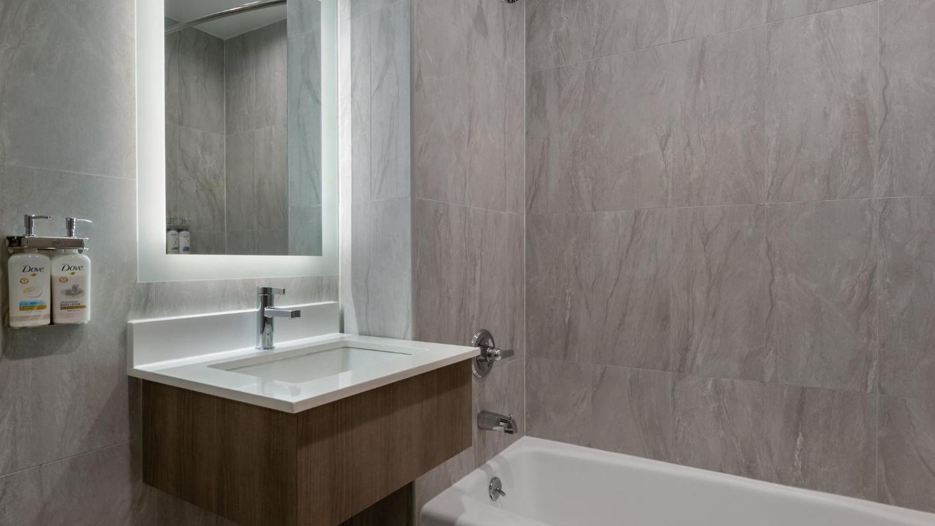 Express & Bronx - Barnabas Area By Ihg