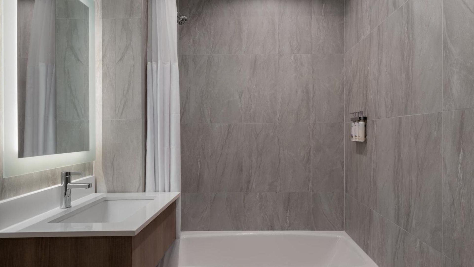 Express & Bronx - Barnabas Area By Ihg Hotel New York