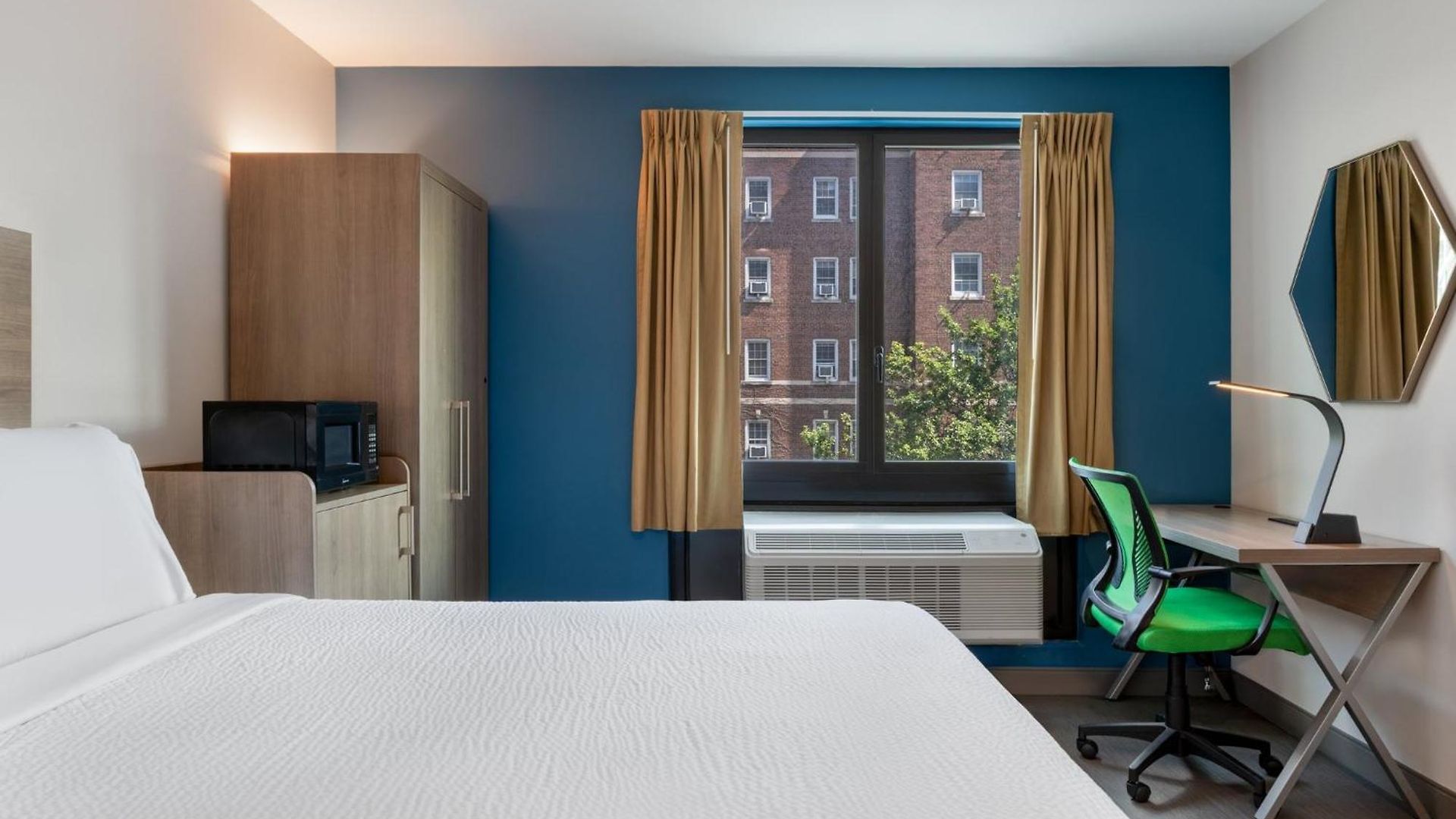 Express & Bronx - Barnabas Area By Ihg