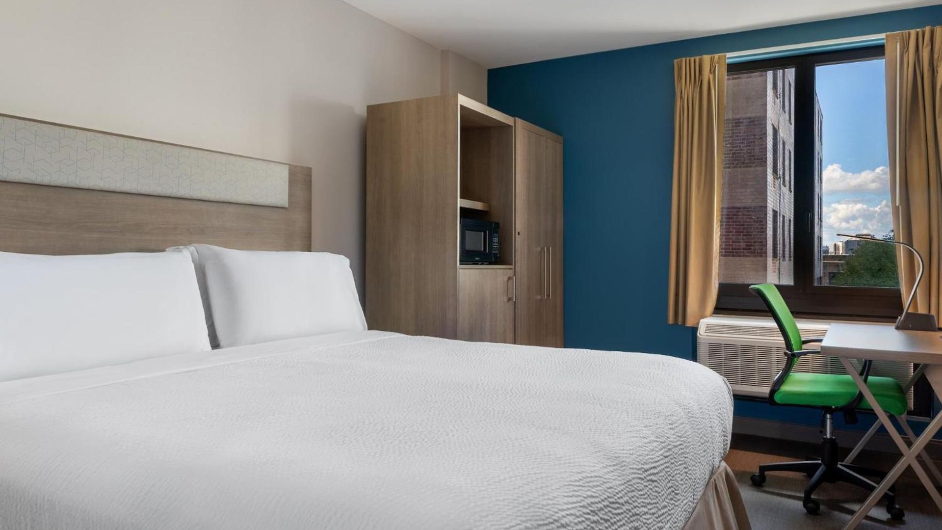 Express & Bronx - Barnabas Area By Ihg New York