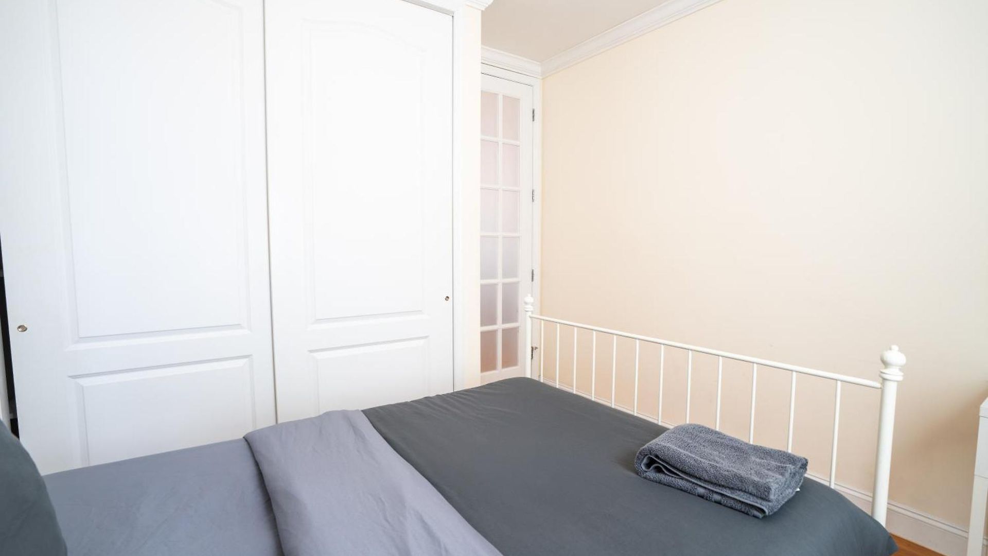 Modern By Park - 3 Br New York