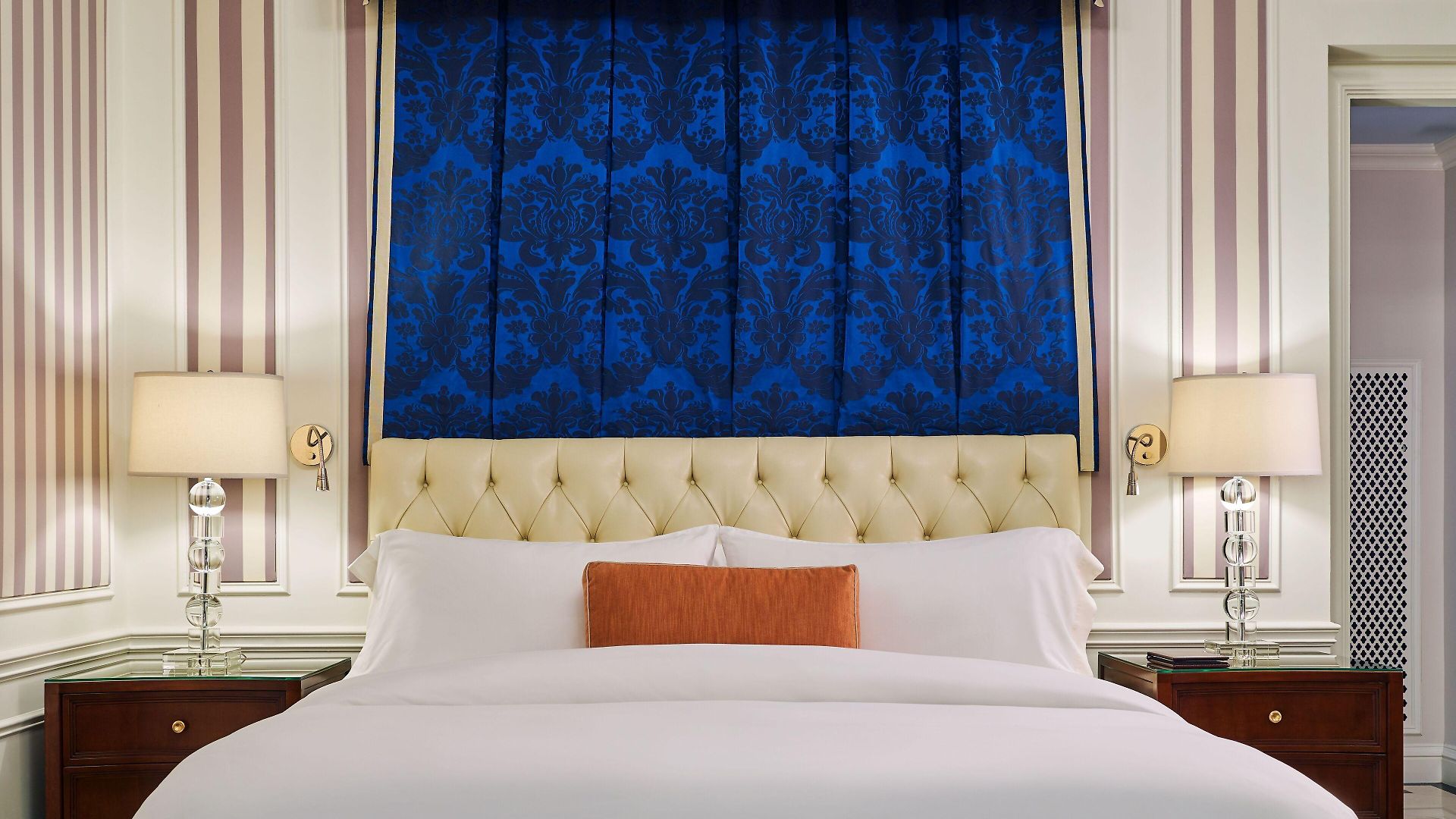 5th & 55th Club Hotel 2*