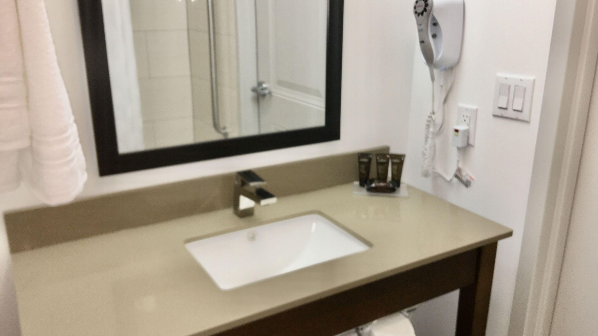 Wingate By Wyndham Jfk Airport, Far Rockaway Ny New York