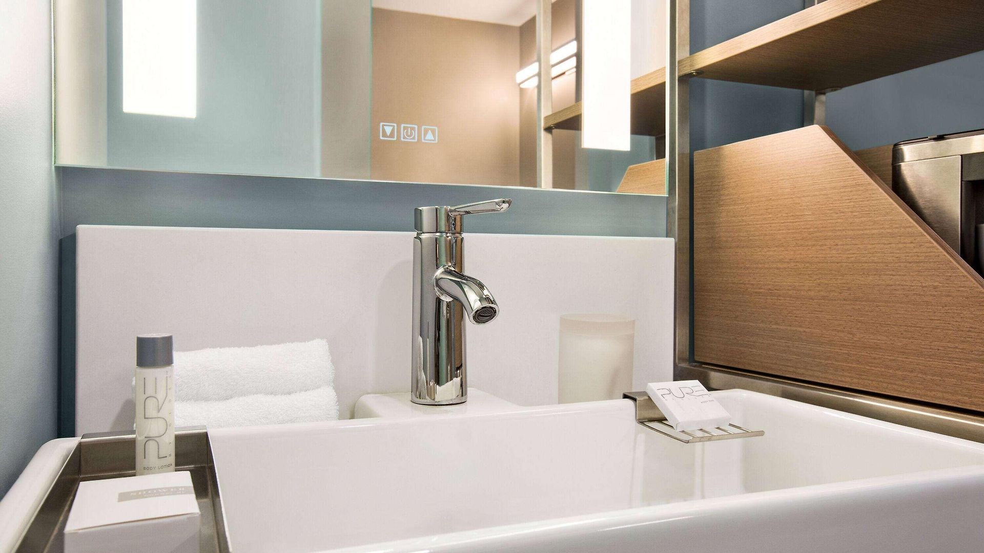 Wingate By Wyndham Bronx Haven Park Hotel