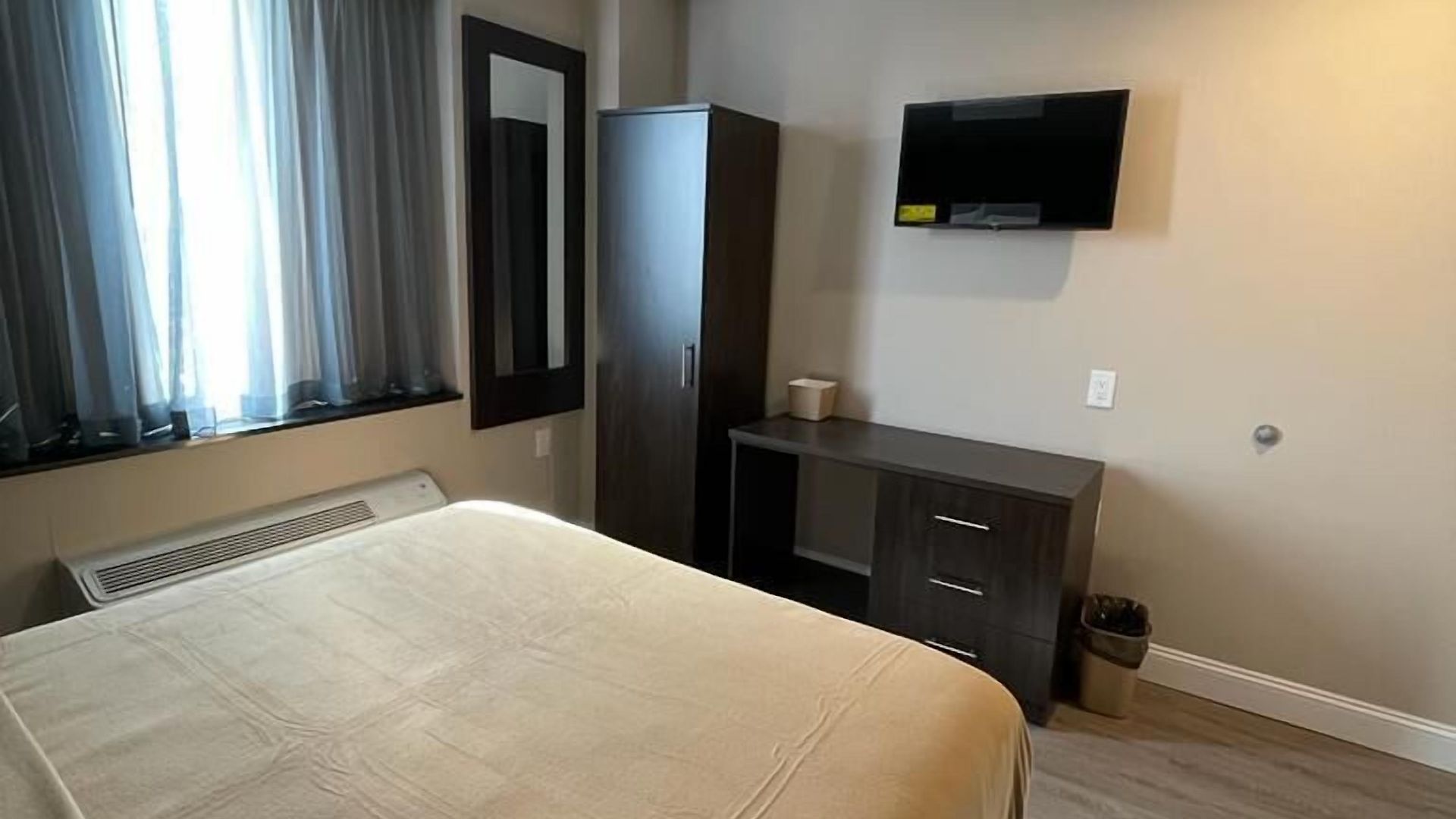 Royal Bronx Hotel New York