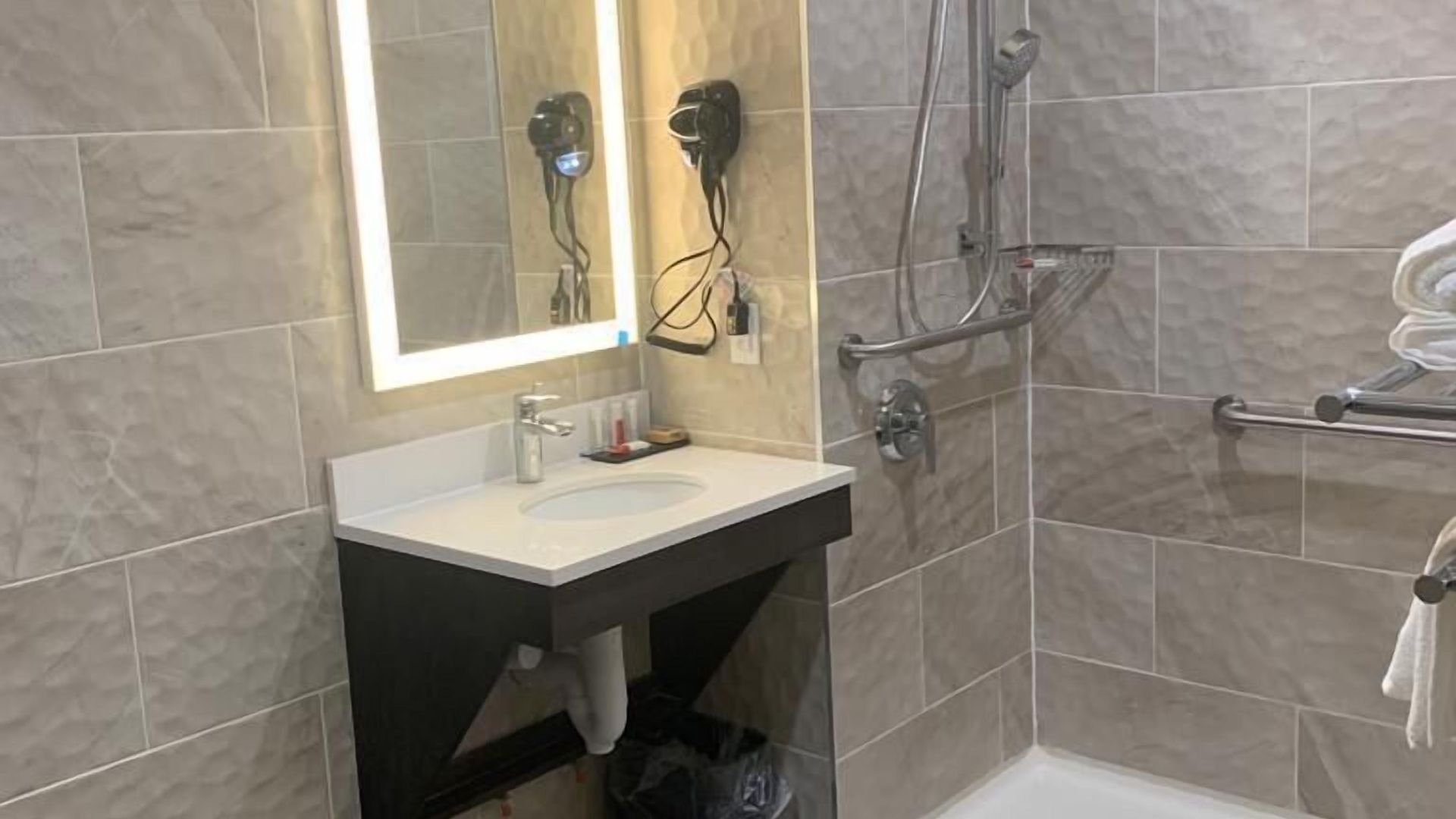 Hotel Days By Wyndham Bronx Nyc New York
