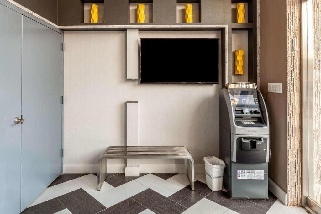 Hotel Umbrella Brooklyn - Newly Renovated 3*