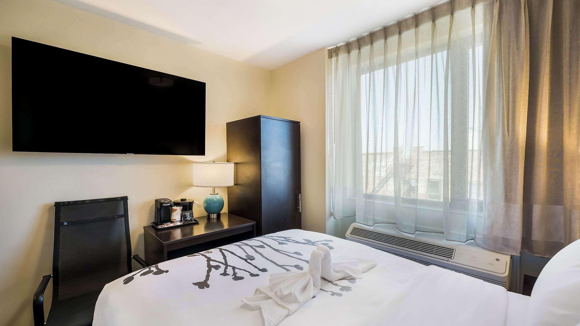 Sleep Bronx - Soundview Hotel