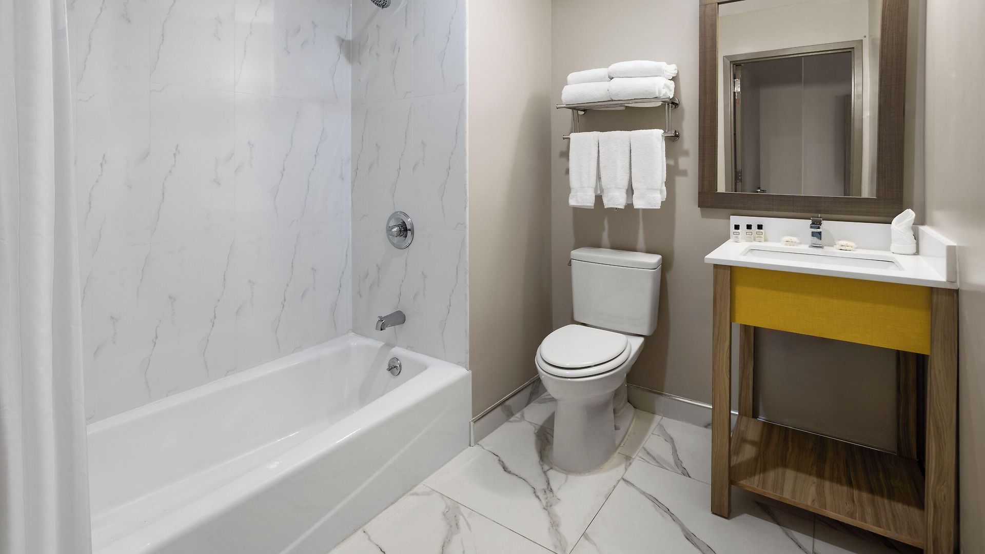 Days By Wyndham Staten Island Hotel New York