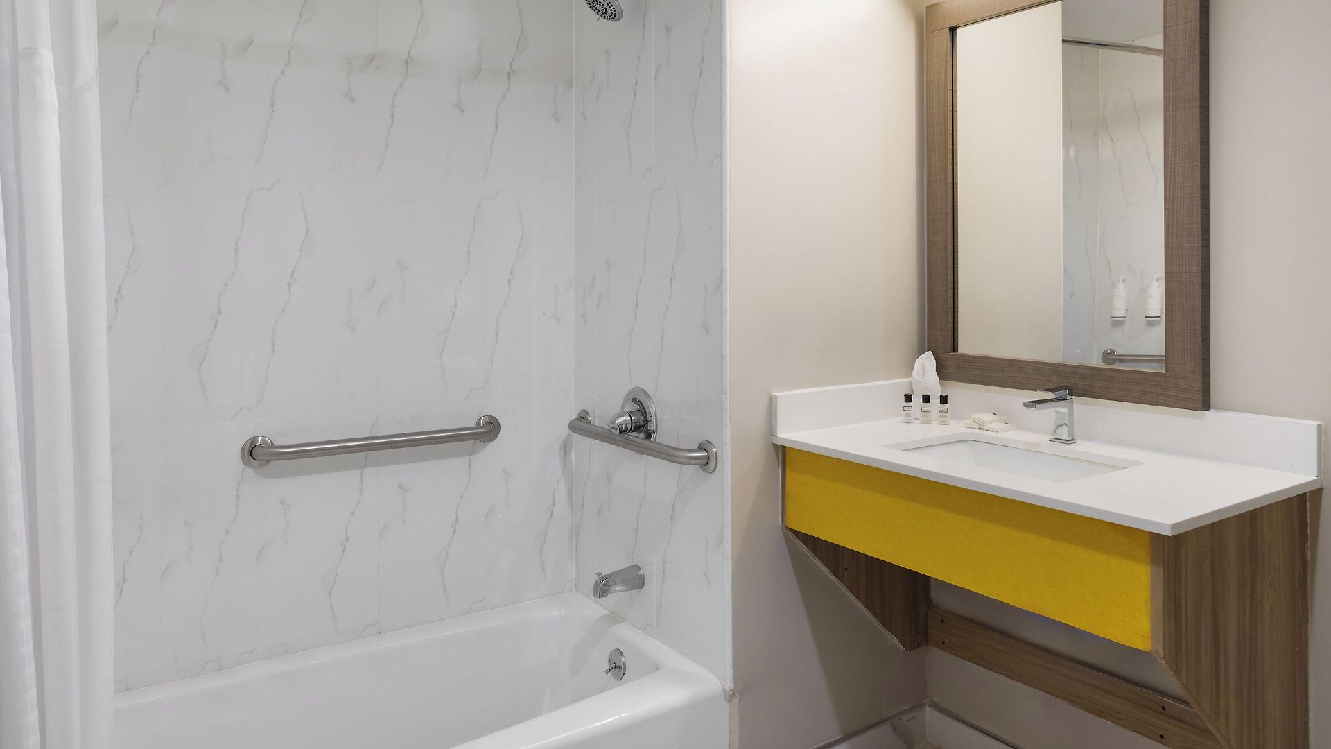 Days By Wyndham Staten Island Hotel New York