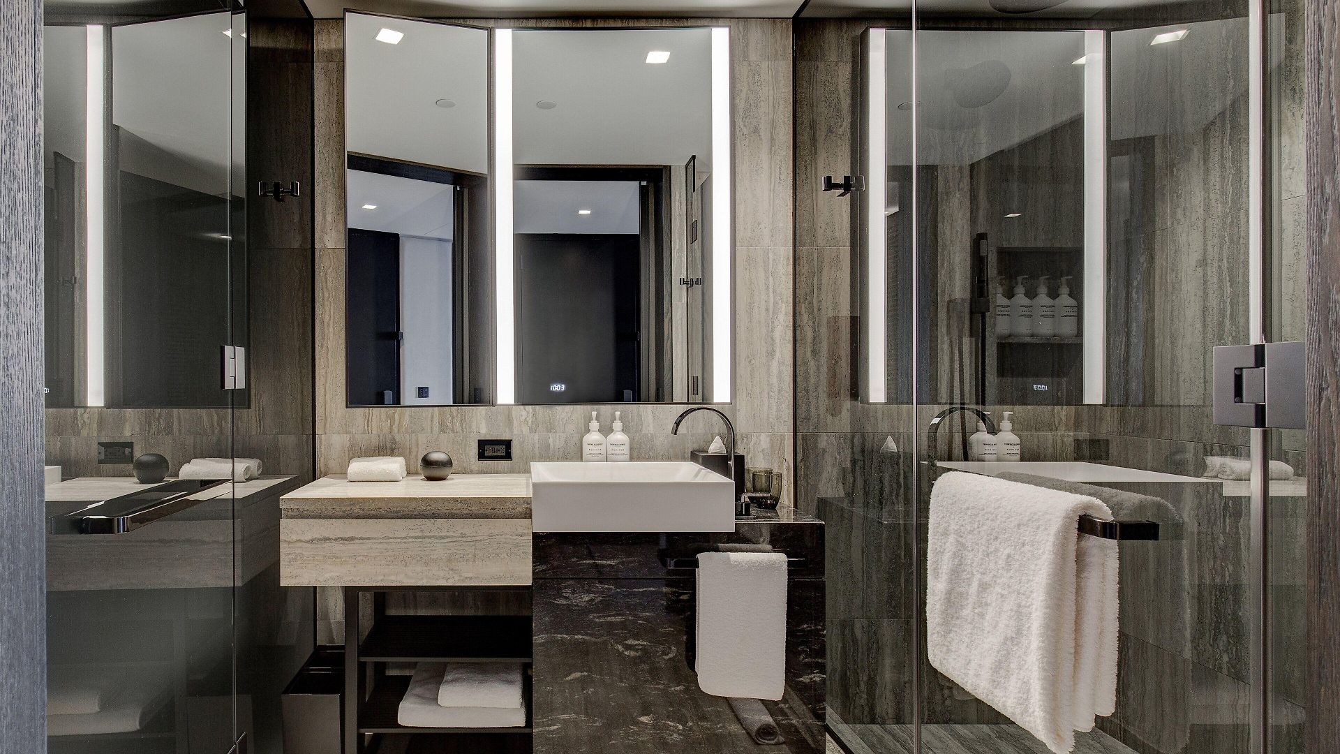 Equinox Hotel 5*