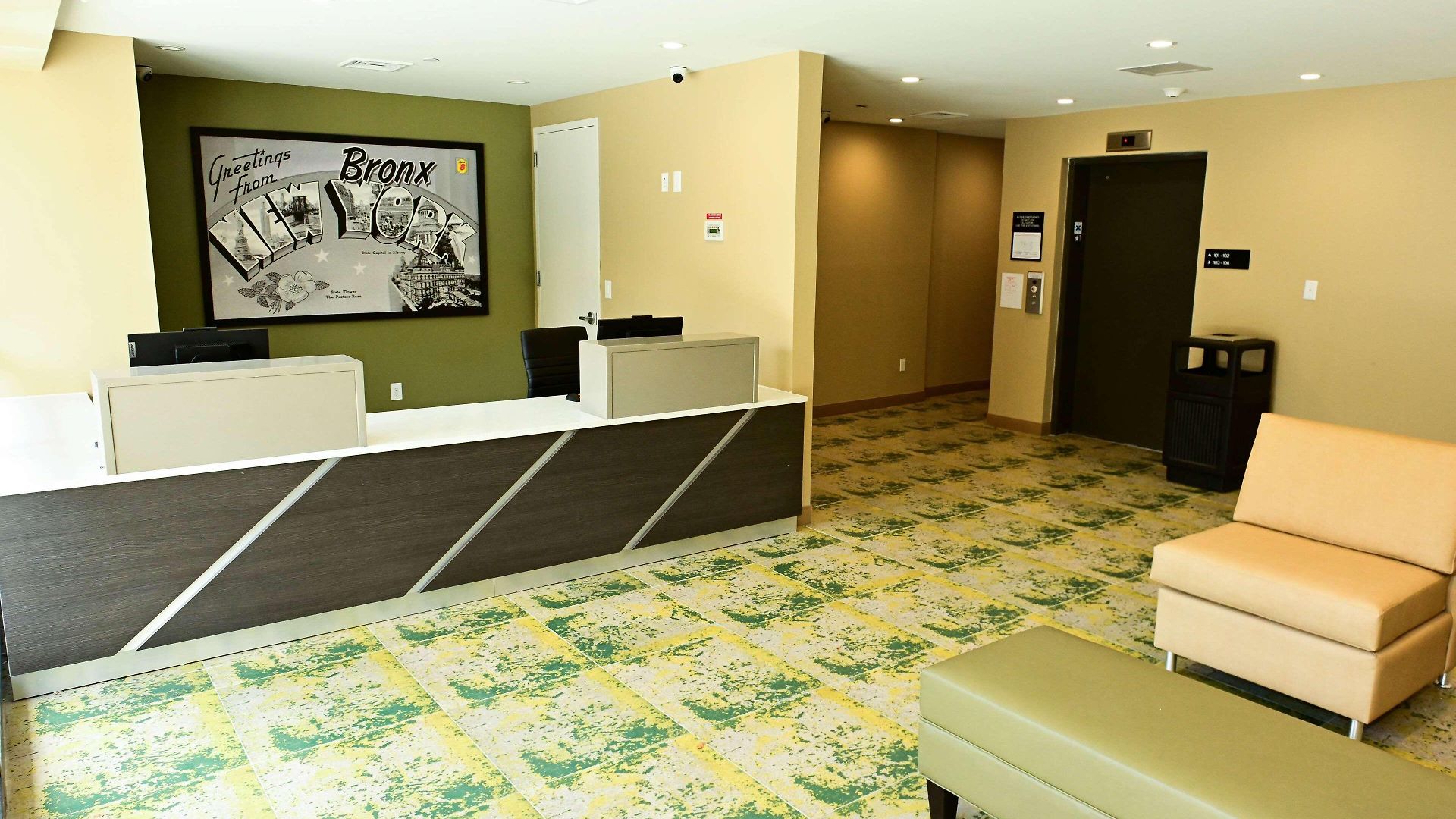 Hotel Super 8 By Wyndham Bronx Near Botanical Garden