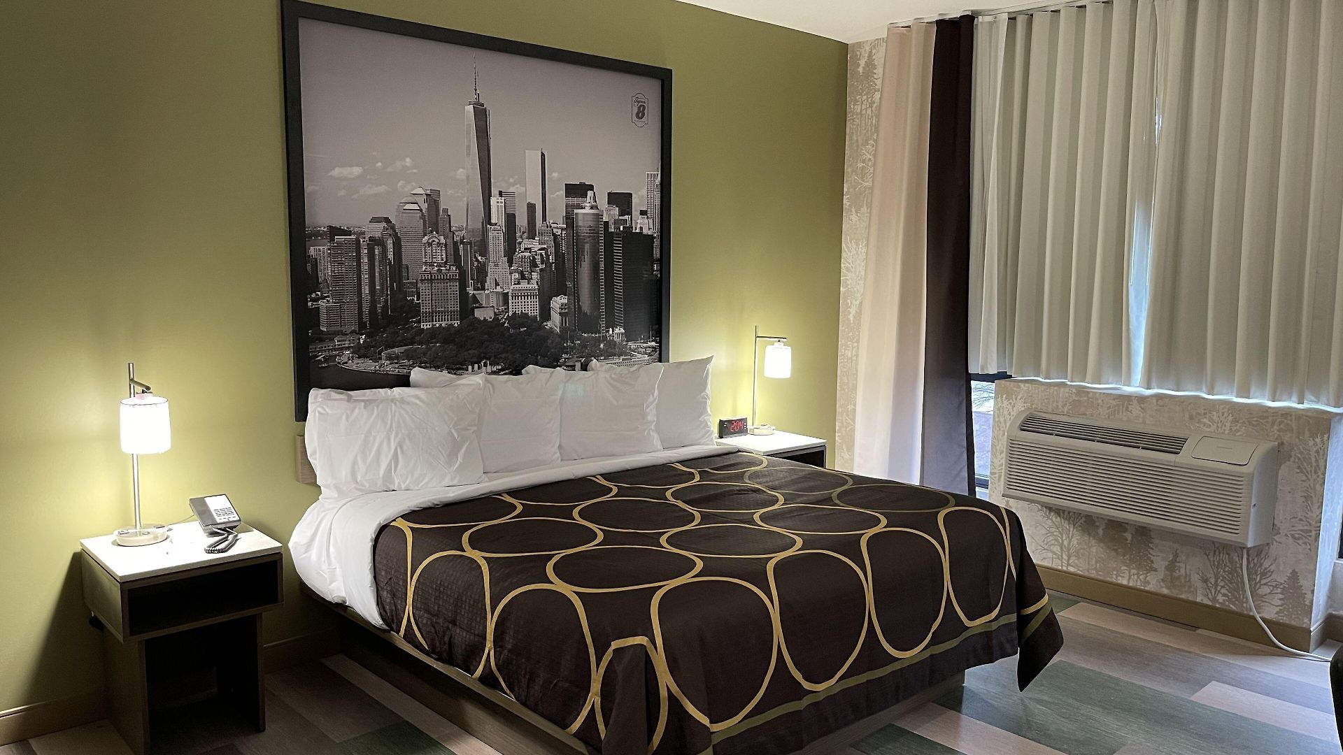 Super 8 By Wyndham Bronx Near Botanical Garden Hotel