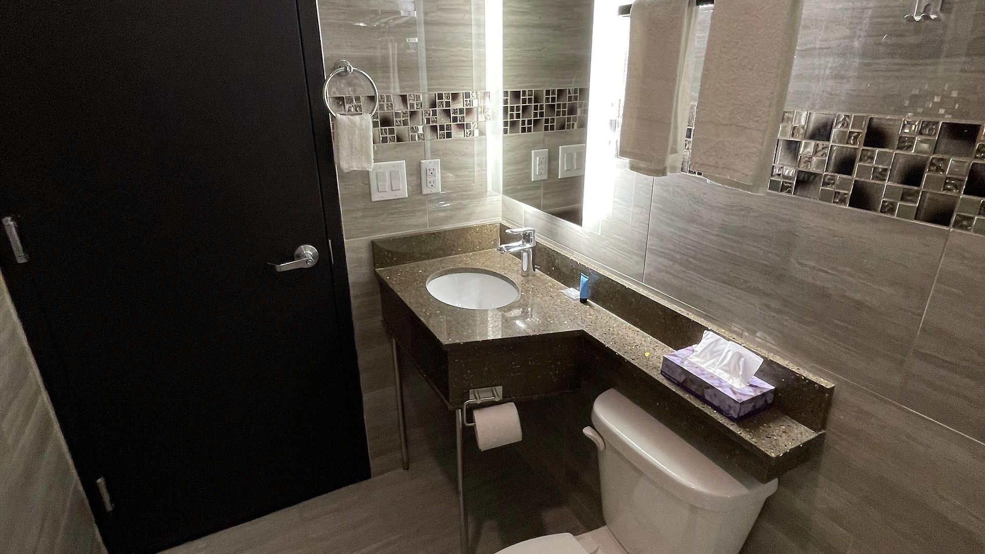 369 Brooklyn Hotel 3*