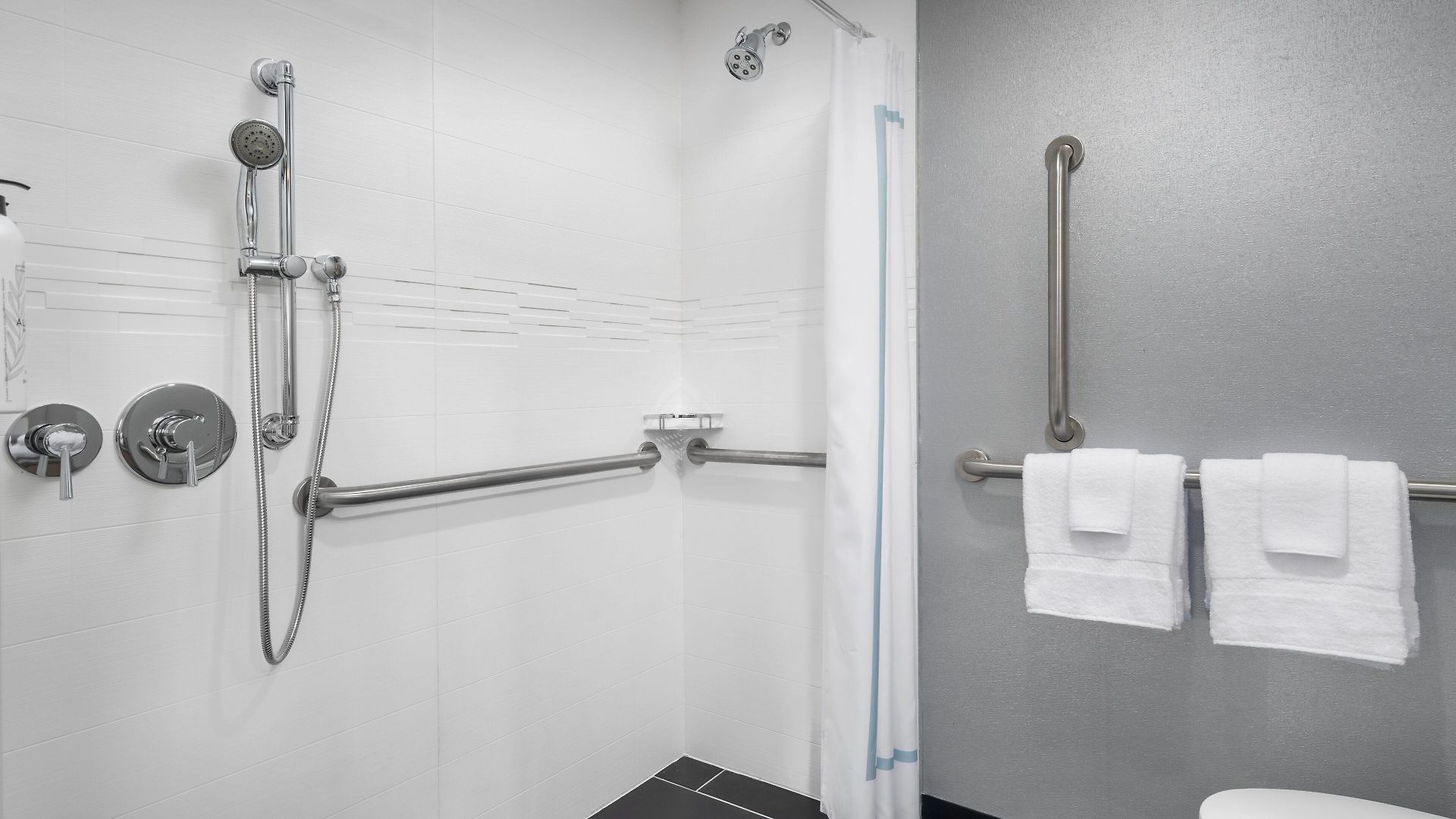 By Marriott Queens 3* New York