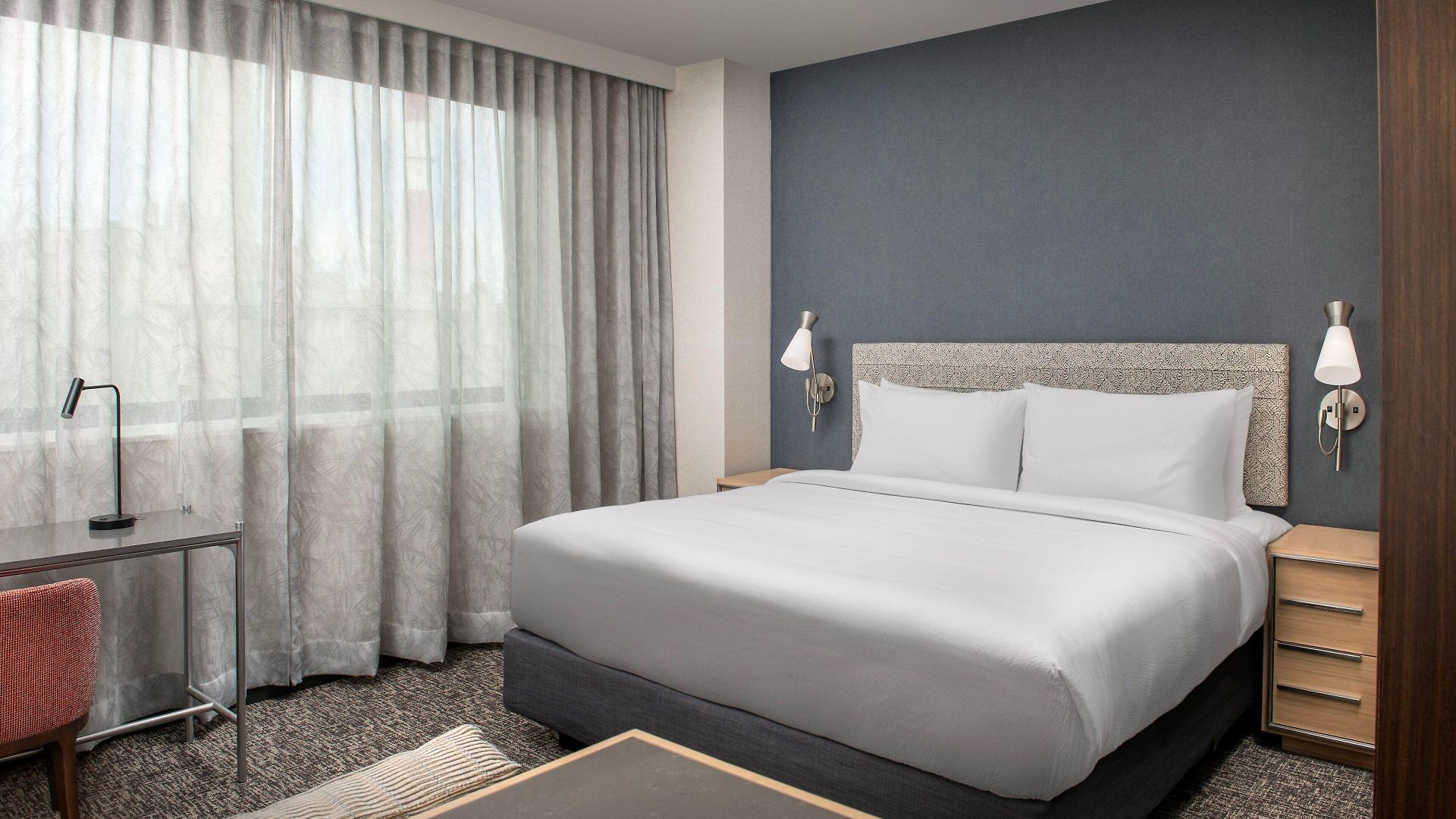 By Marriott Queens 3* New York