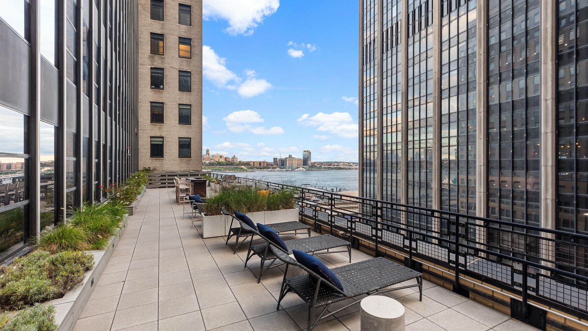 Placemakr Street Aparthotel
