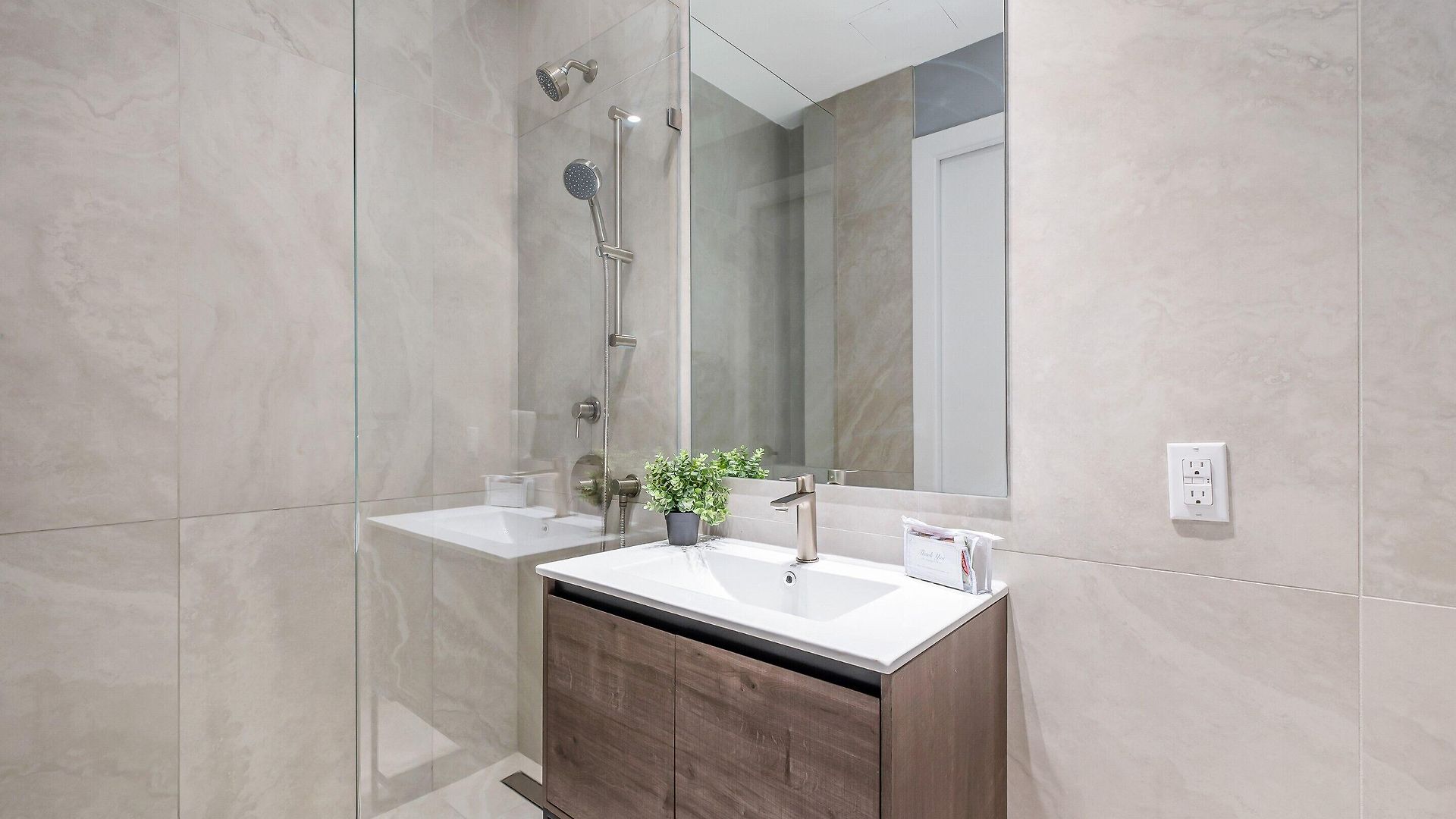 Global Luxury At The Arches Hotel