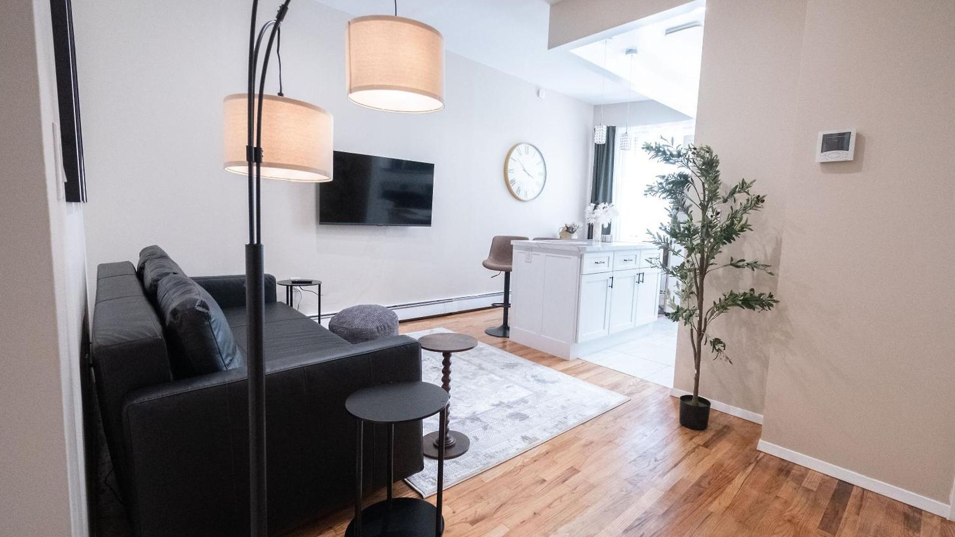 Sunlit 2br Park North Elevator & Laundry Apartment New York