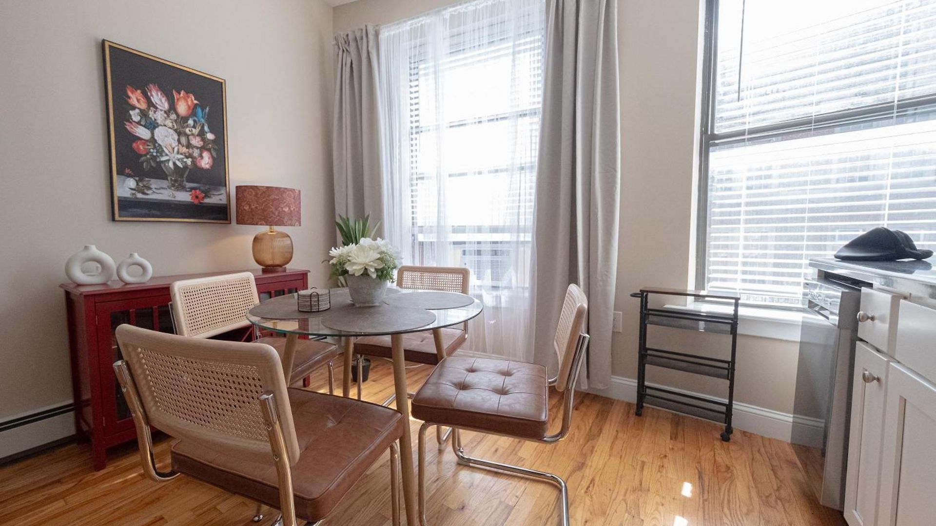Sunlit 2br Park North Elevator & Laundry *