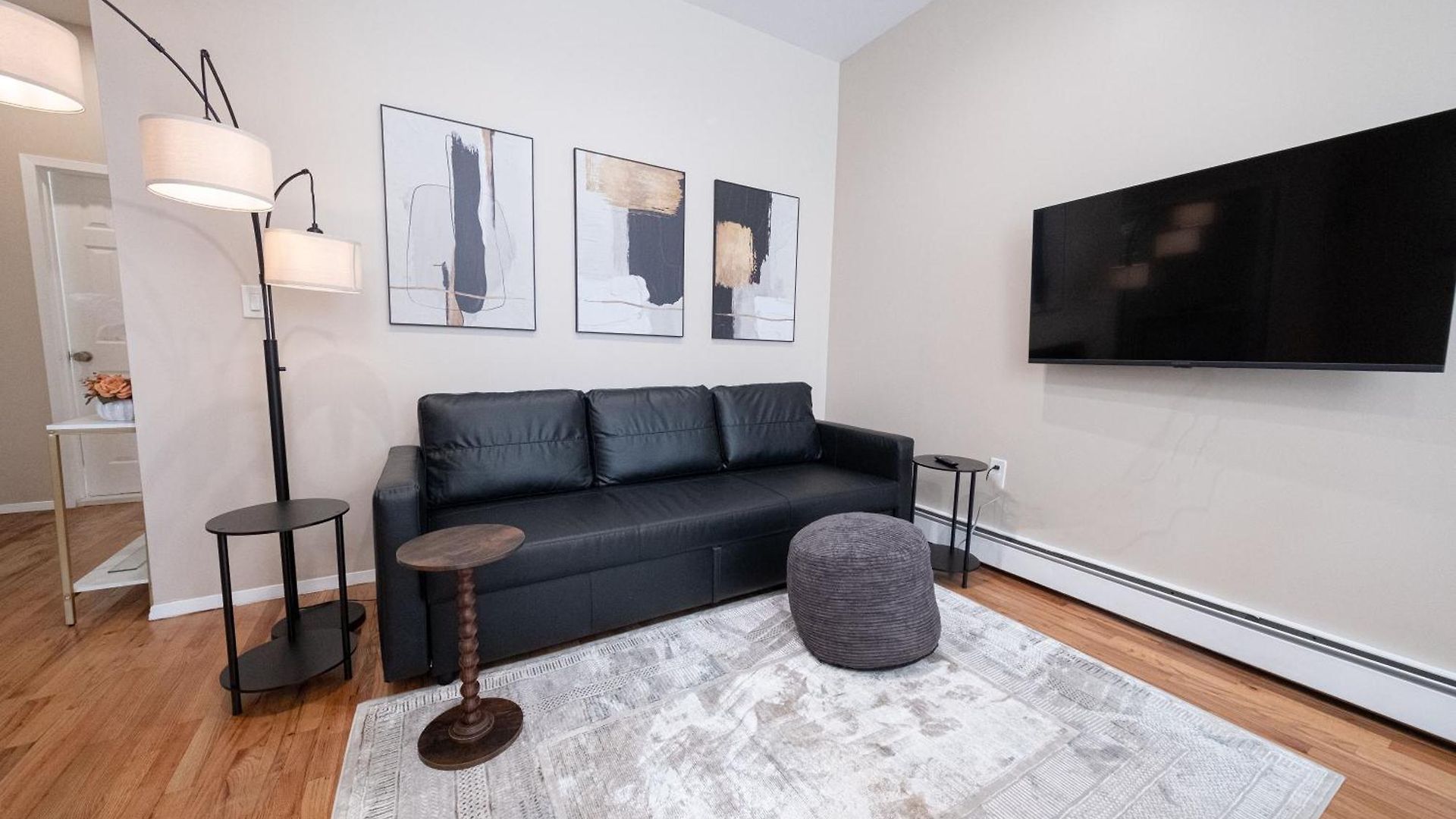 Sunlit 2br Park North Elevator & Laundry Apartment