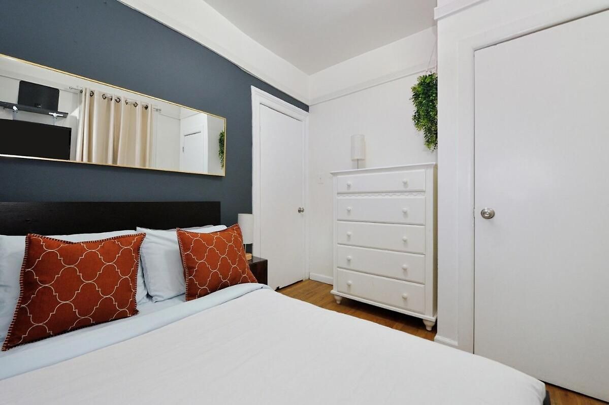 Furnished 2 Bedroom In Lennox Hill, June To Aug 90 Days Required Apartment