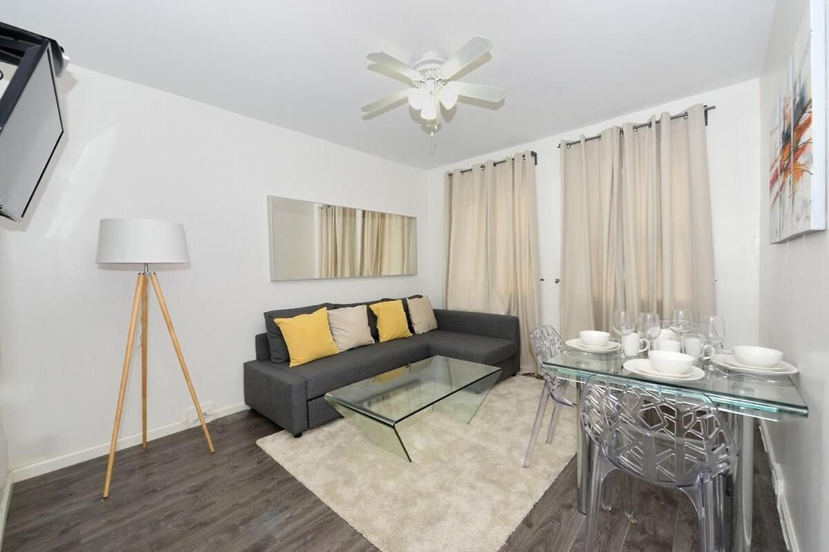 Amazing 4 Bedroom 1 Bth Laundry Dishwasher, June To Aug 90 Days Required Apartment