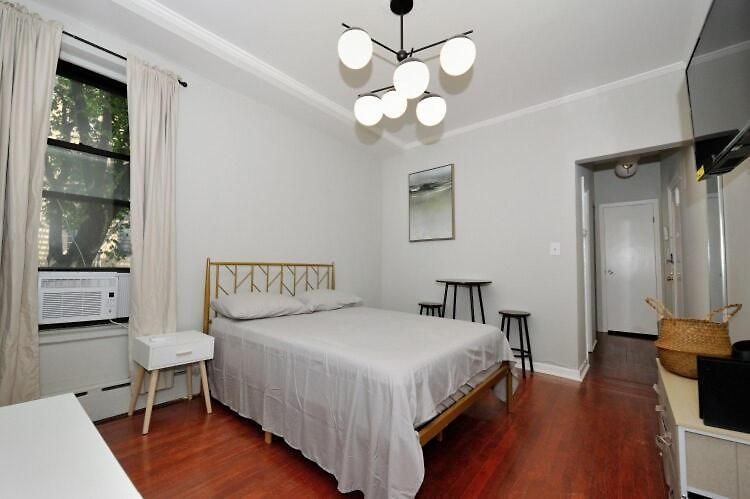 Cozy Near Park!, June To Aug 90 Days Required *