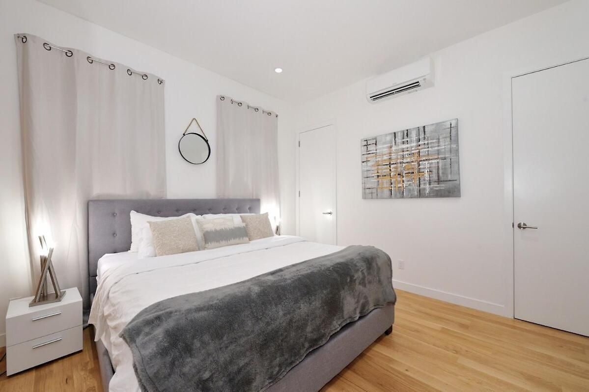 Apartment Spacious 2br 2ba With Rooftop Walk To Times Square, June To Aug 90 Days Required