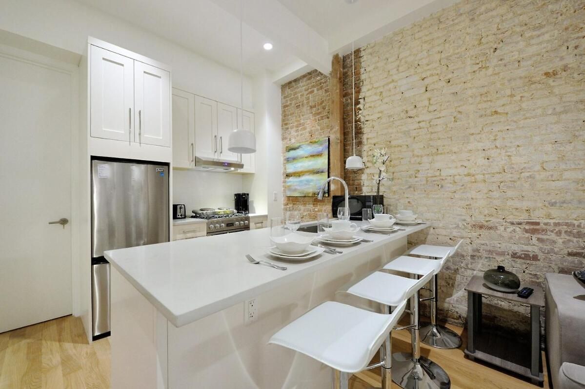 Spacious 2br 2ba With Rooftop Walk To Times Square, June To Aug 90 Days Required *