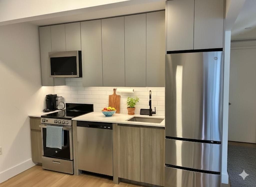 Luxury In Little Italy 2 Bedroom Private Balcony Apartment