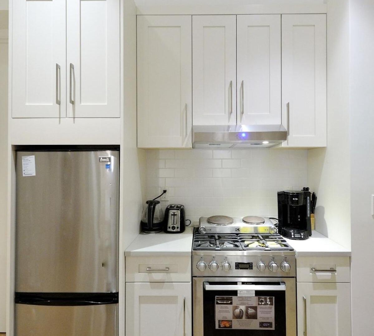Spacious 2br 2ba With Rooftop Walk To Times Square, June To Aug 90 Days Required *
