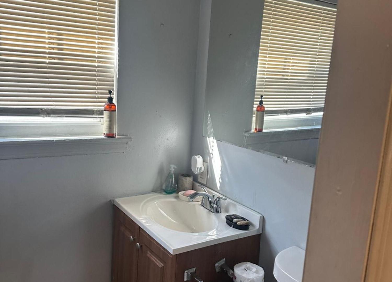 Your Away From ! Unit 2- 1st Floor Apartment New York