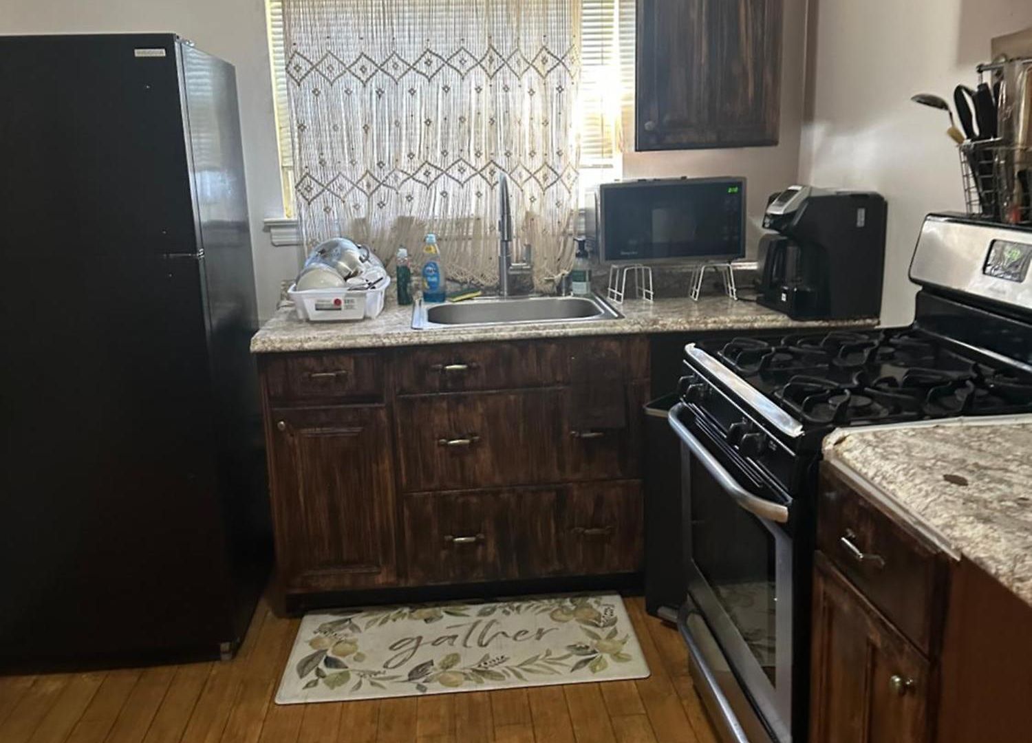 Your Away From ! Unit 2- 1st Floor Apartment
