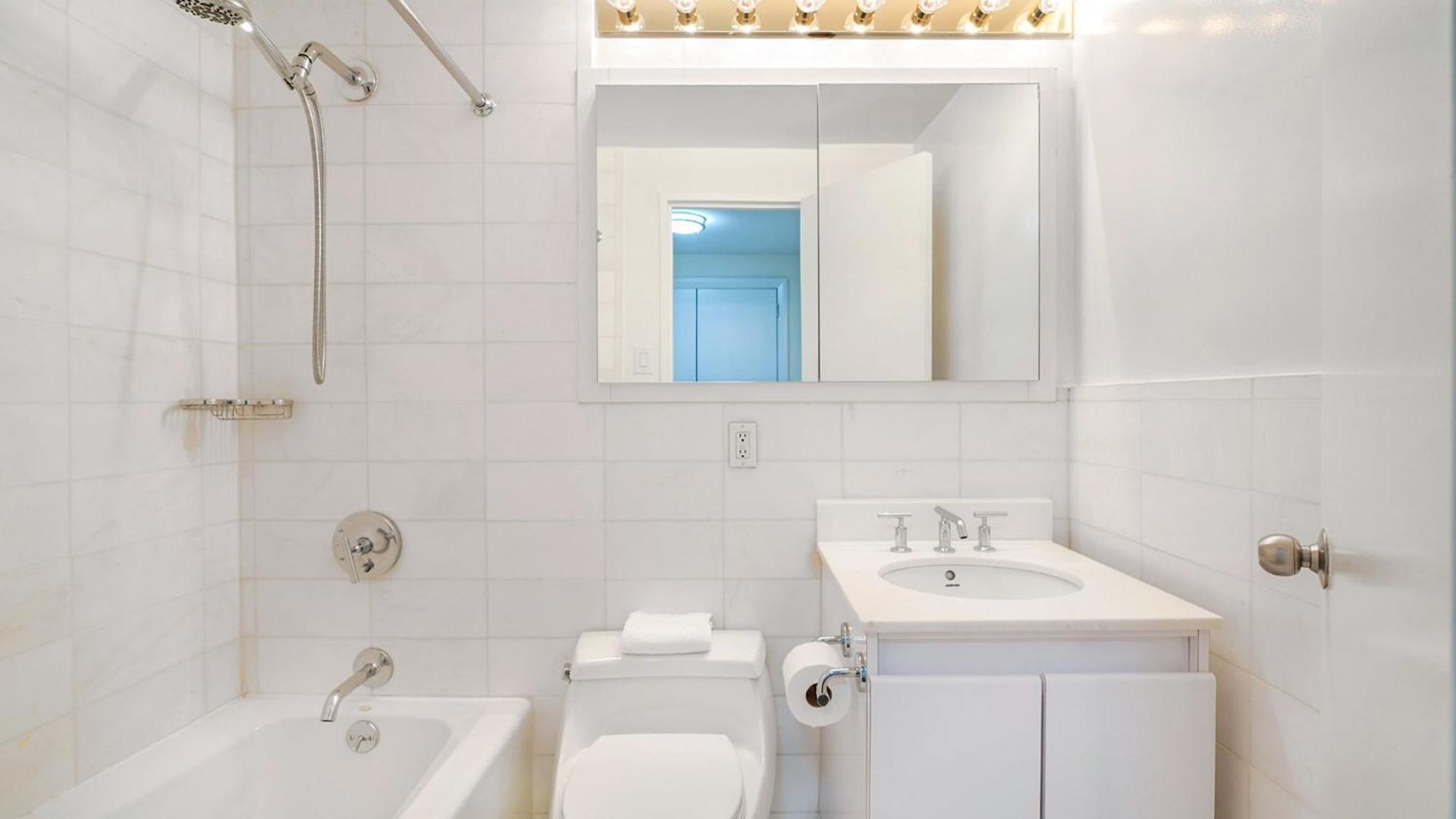 Lovely And Comfy In Nyc Apartment *