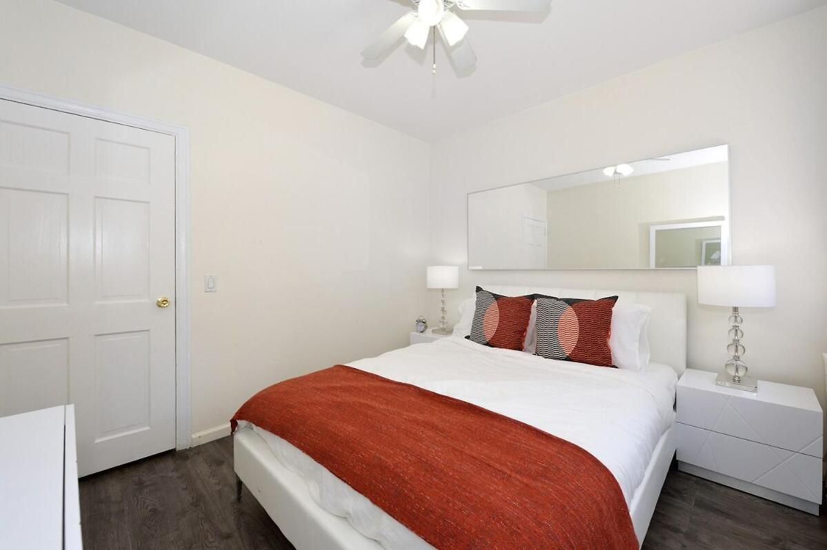 Apartment Amazing 4 Bedroom 1 Bth Laundry Dishwasher, June To Aug 90 Days Required