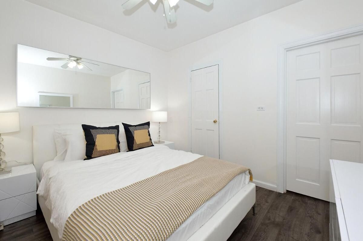 Apartment Amazing 4 Bedroom 1 Bth Laundry Dishwasher, June To Aug 90 Days Required