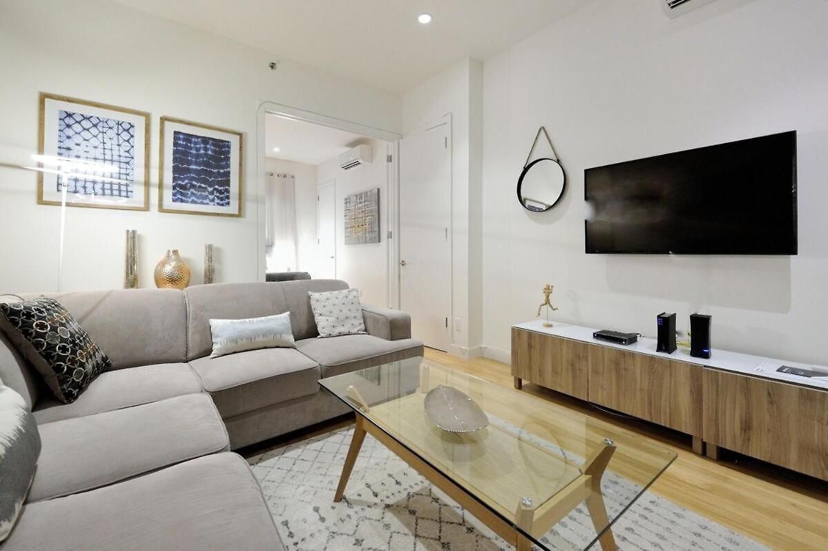 Apartment Spacious 2br 2ba With Rooftop Walk To Times Square, June To Aug 90 Days Required *