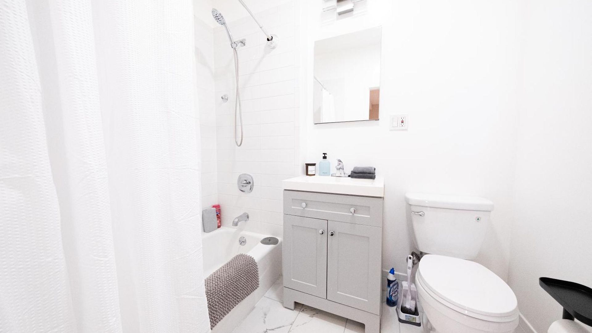 Sunlit 2br Park North Elevator & Laundry Apartment