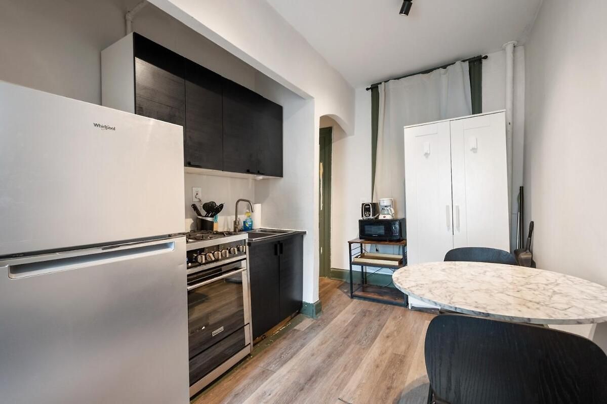 Cozy 2br In Nyc! Lenox Hill!, June To Aug 90 Days Required Apartment *