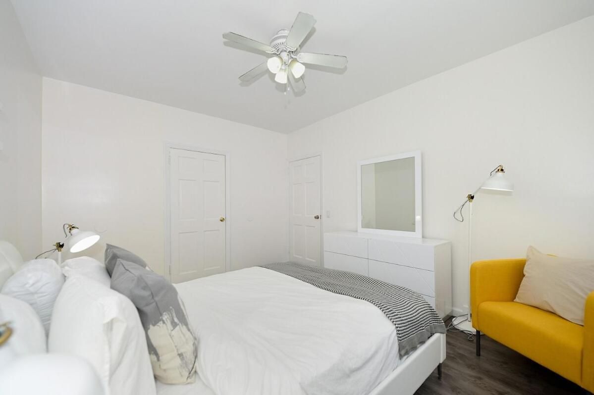Amazing 4 Bedroom 1 Bth Laundry Dishwasher, June To Aug 90 Days Required *