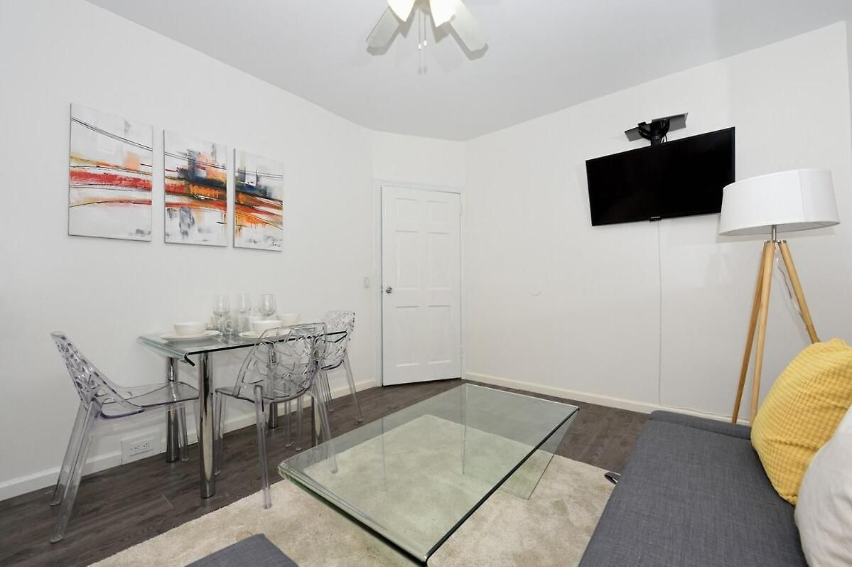 Amazing 4 Bedroom 1 Bth Laundry Dishwasher, June To Aug 90 Days Required *