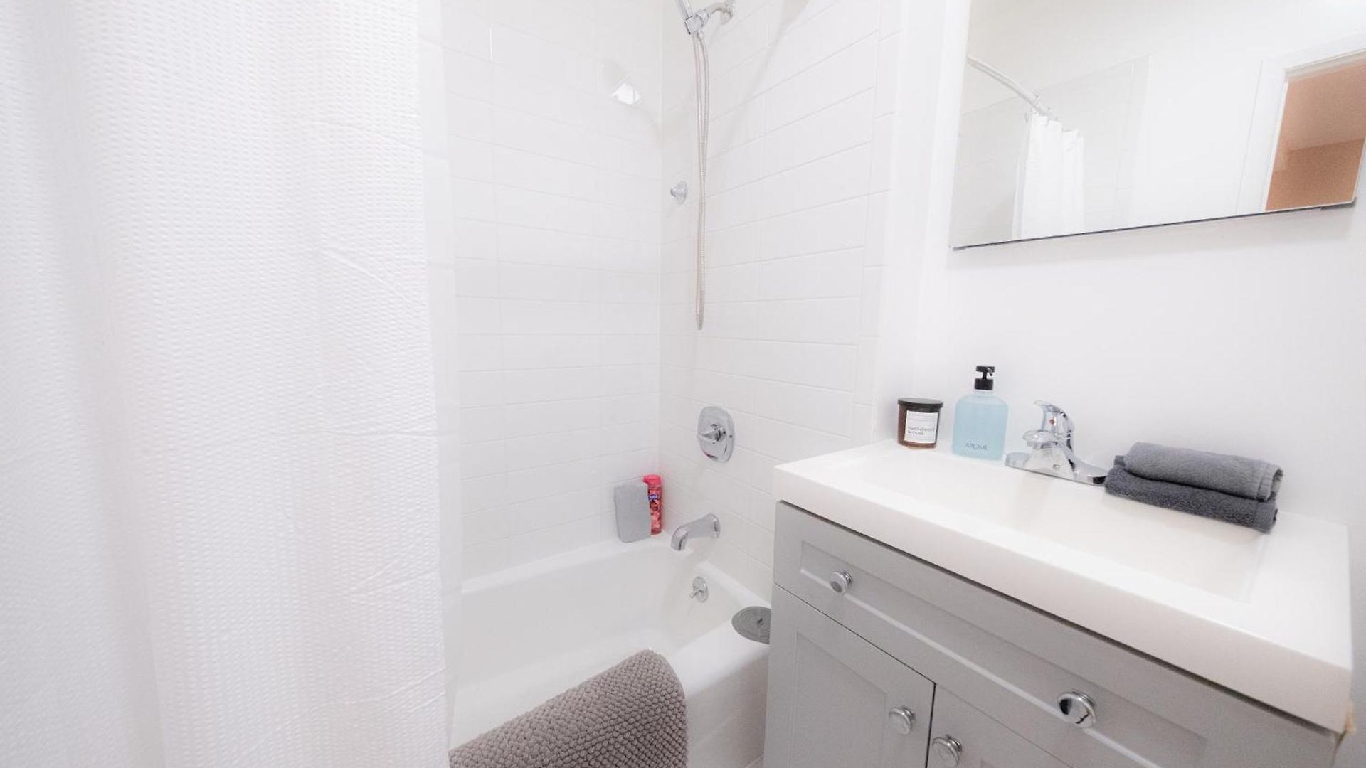 Sunlit 2br Park North Elevator & Laundry Apartment *